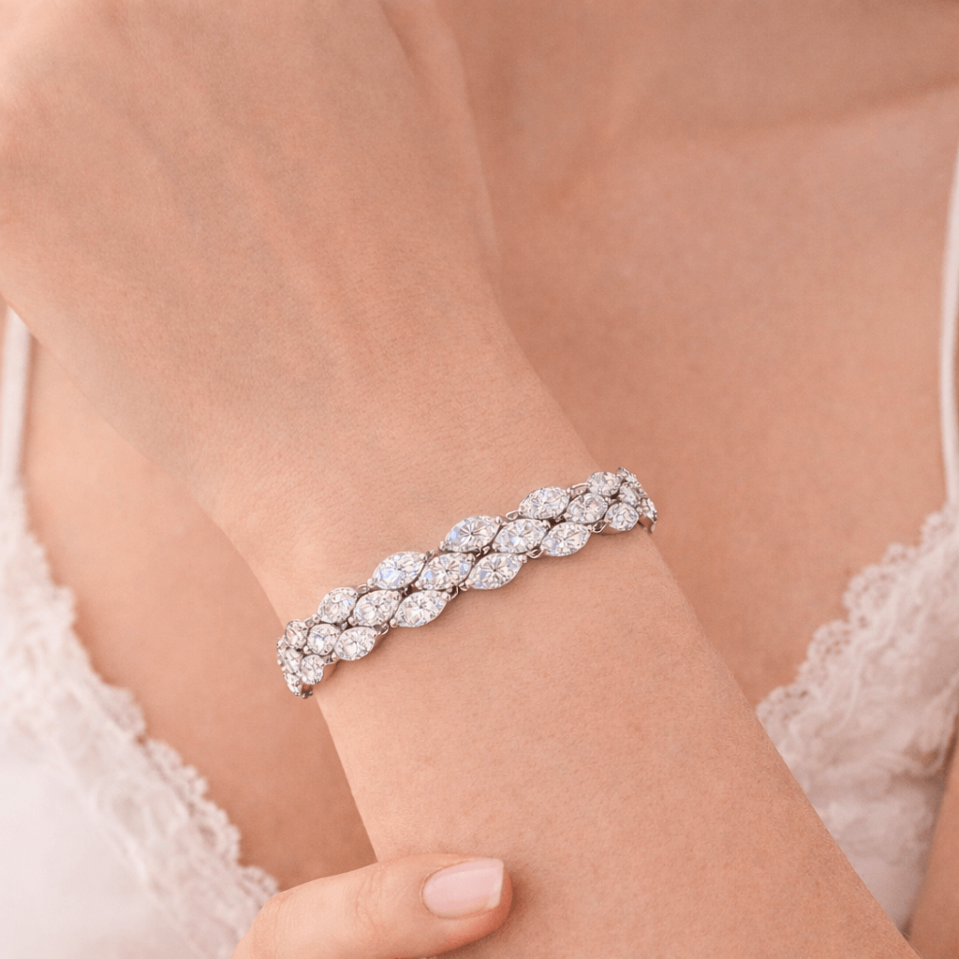 Interwoven Marquise Armband